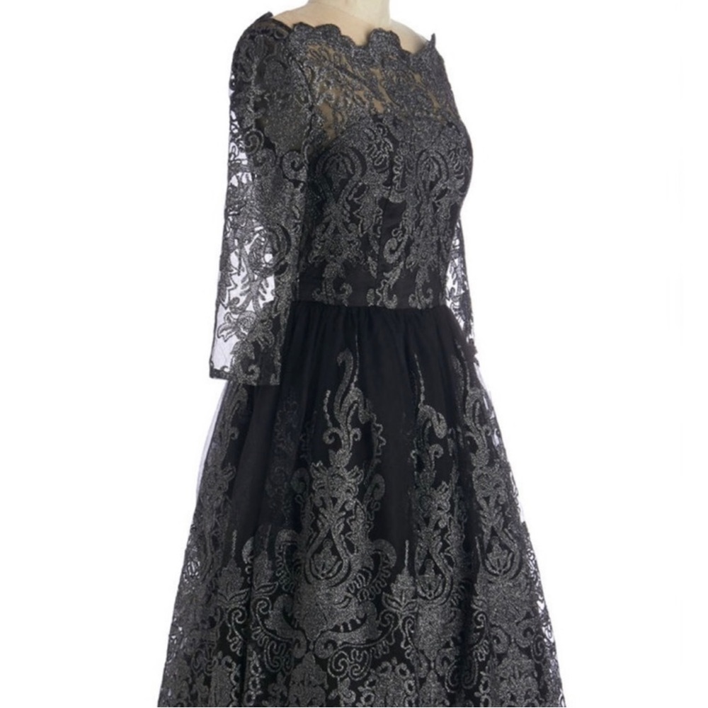 Chi chi London plus size curvy dress